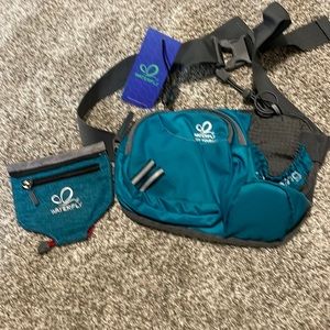 Get fit, go for a walk or shop with a comfortable Waterfly waist fanny pack NWT